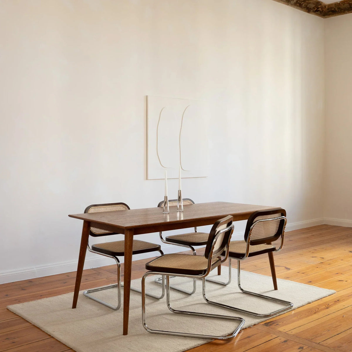 La table extensible – un indispensable pour les petits appartements et les grandes familles – Pastform Furniture