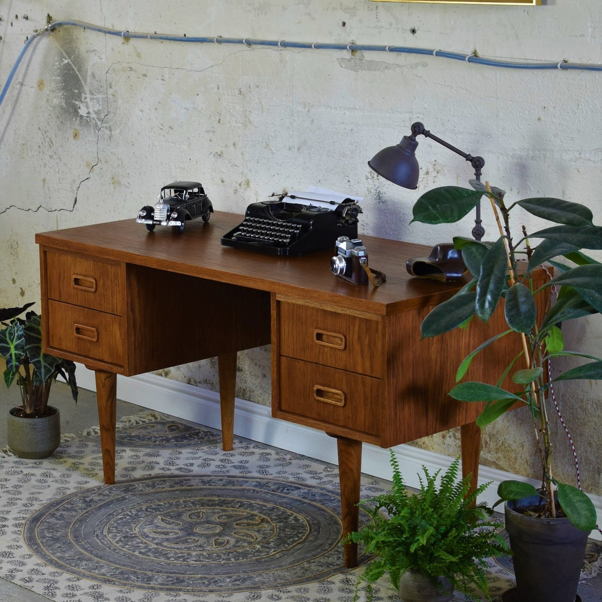 Biurko CLASSY DESK - Pastform Furniture