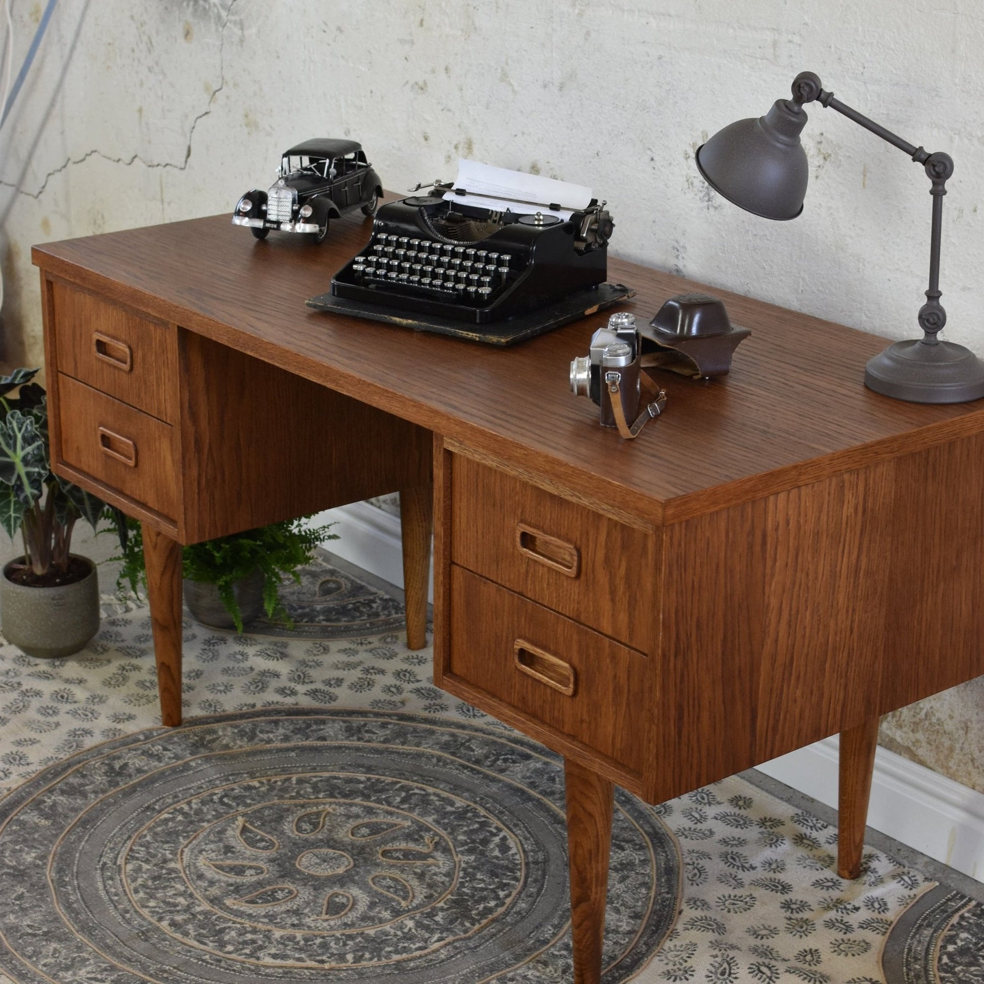 Biurko CLASSY DESK - Pastform Furniture