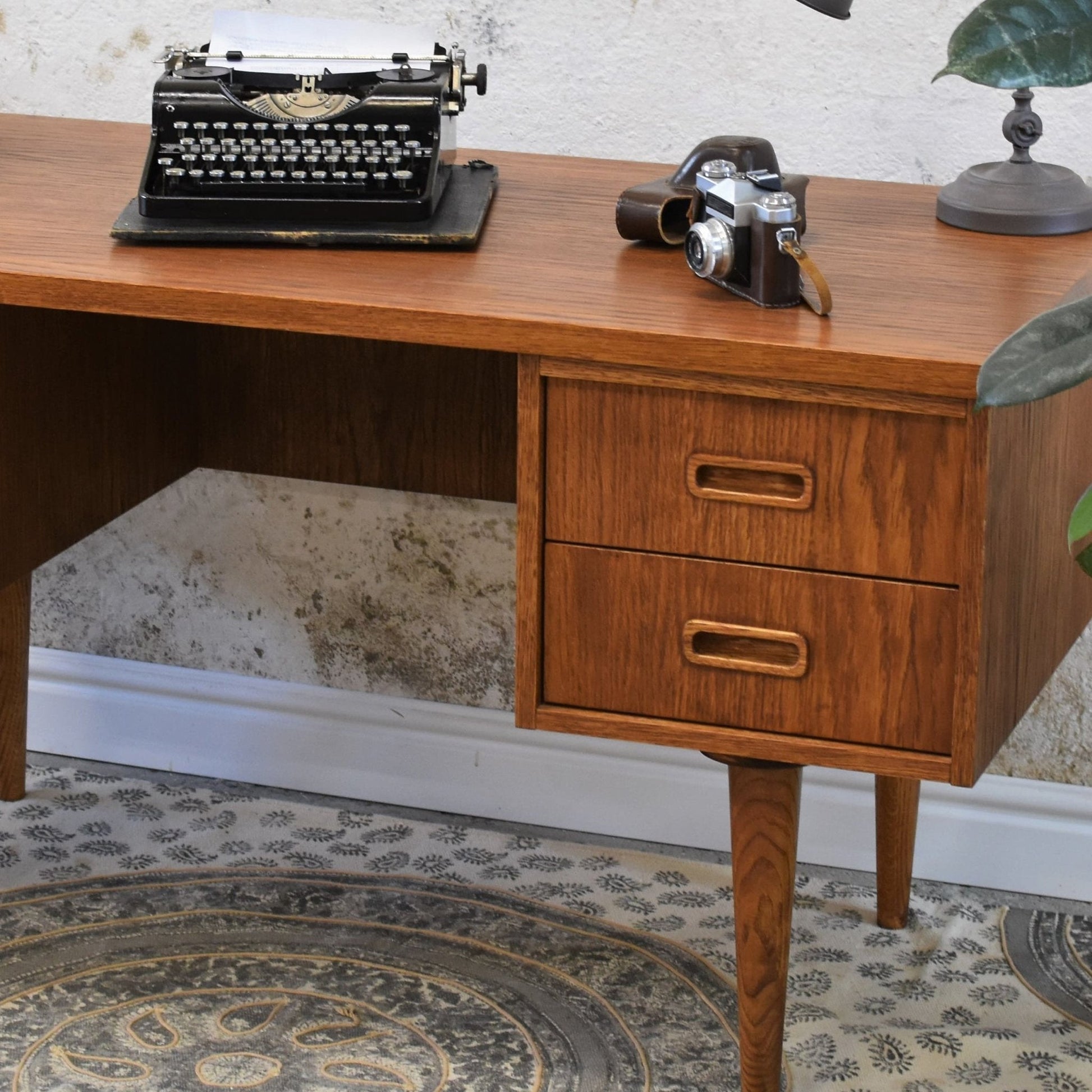 Biurko CLASSY DESK - Pastform Furniture