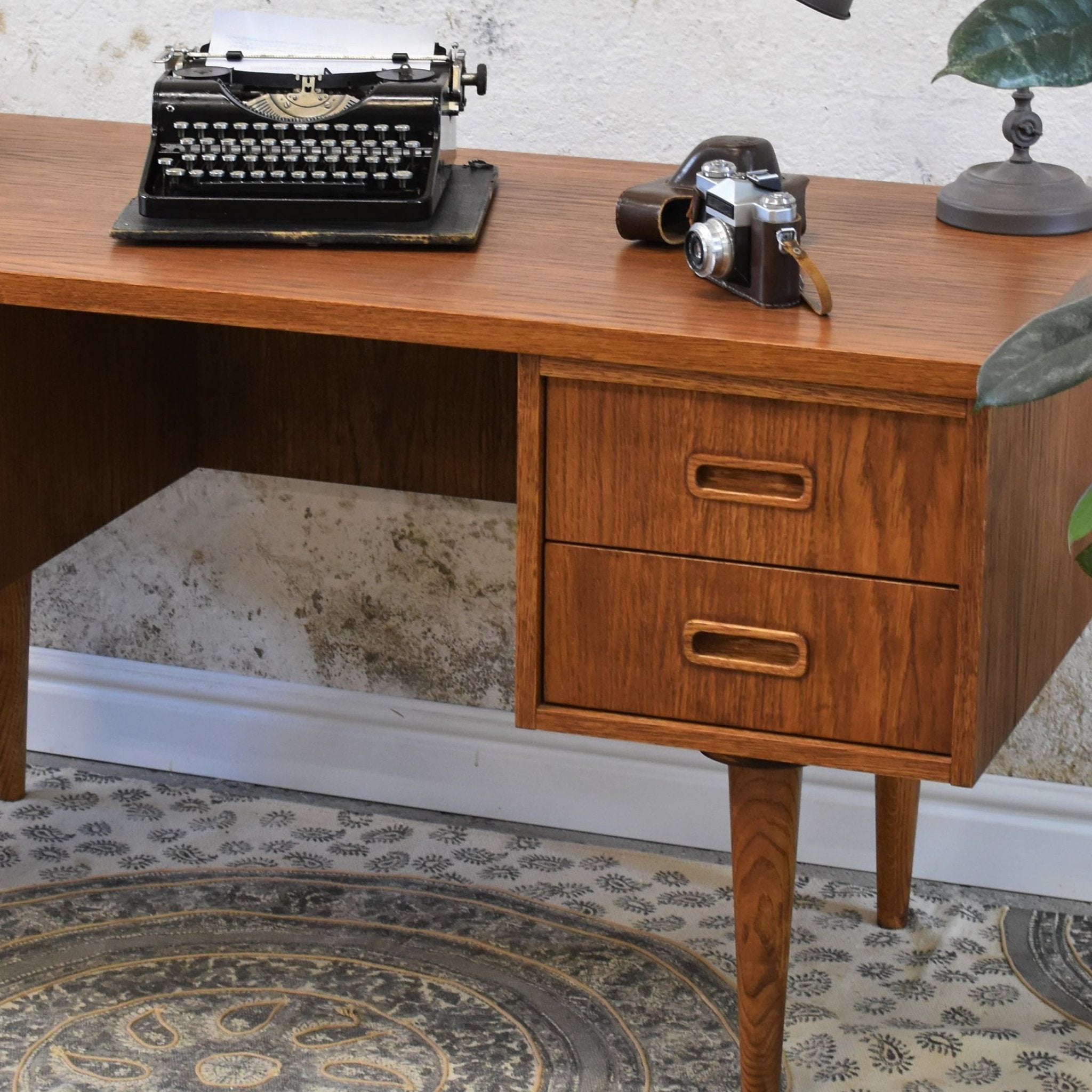 Biurko CLASSY DESK - Pastform Furniture