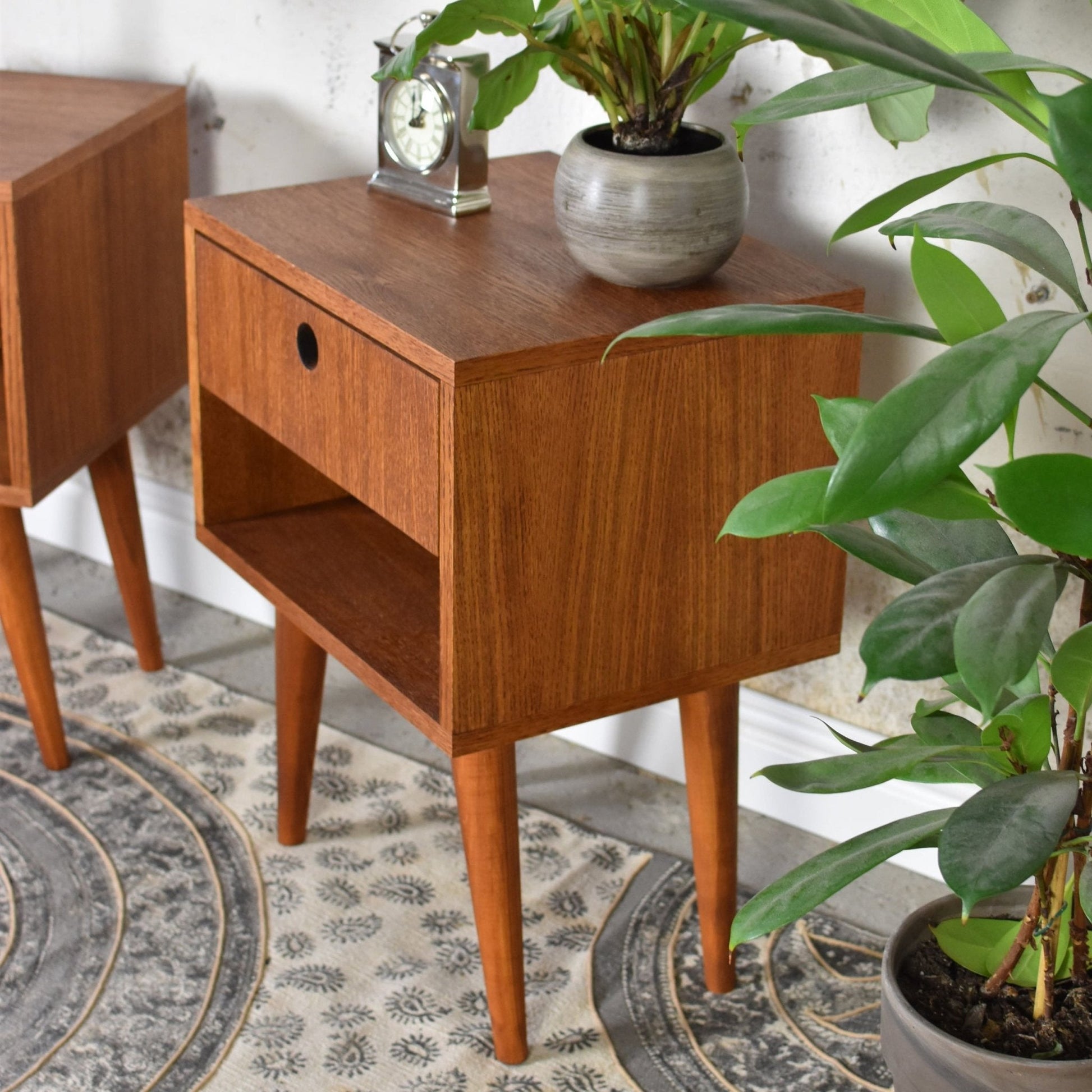 Szafka nocna BEDIE + - Pastform Furniture