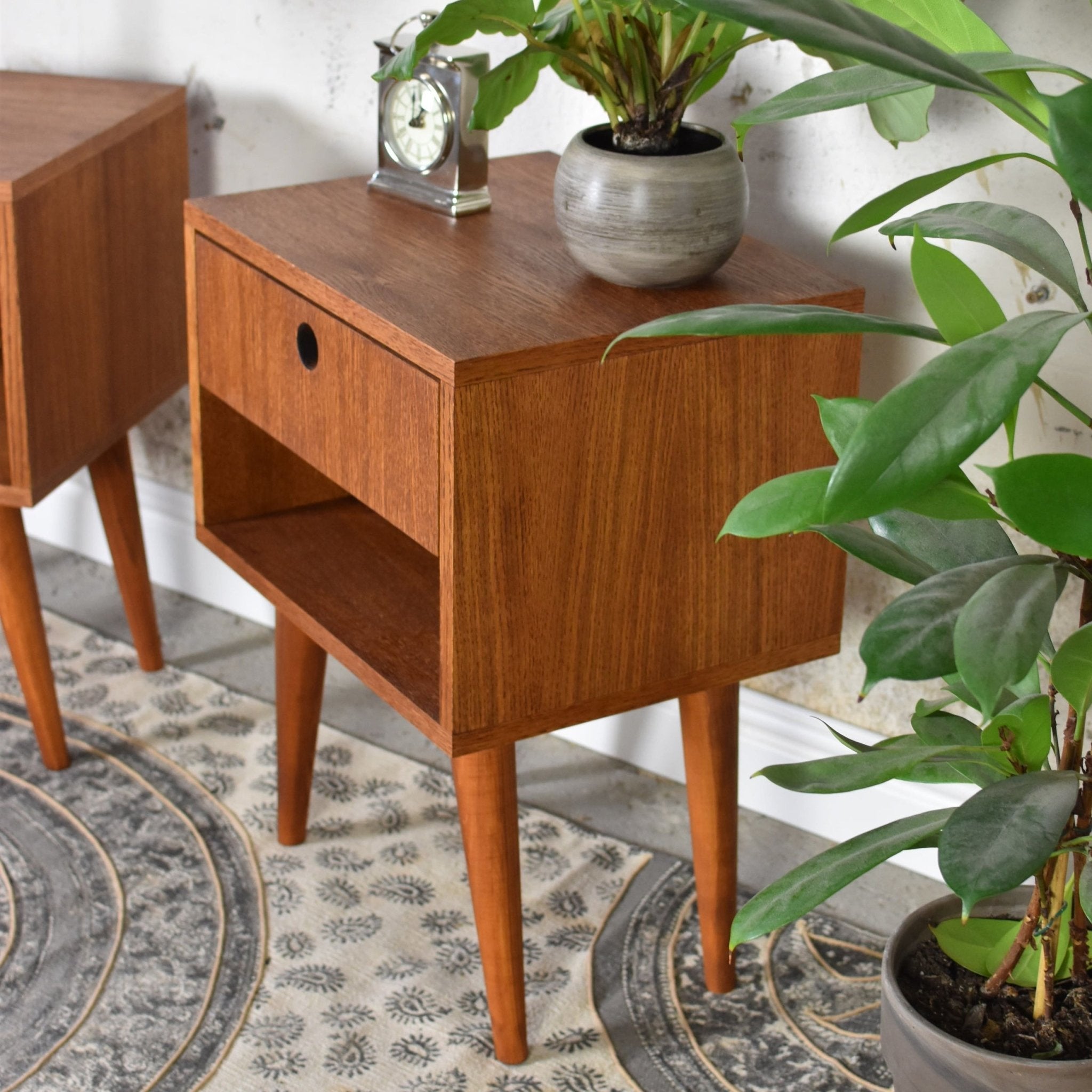 Szafka nocna BEDIE + - Pastform Furniture