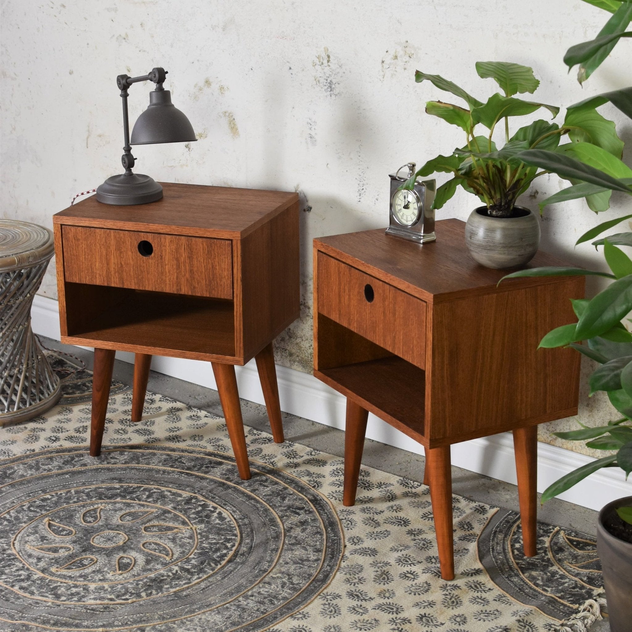 Szafka nocna BEDIE + - Pastform Furniture